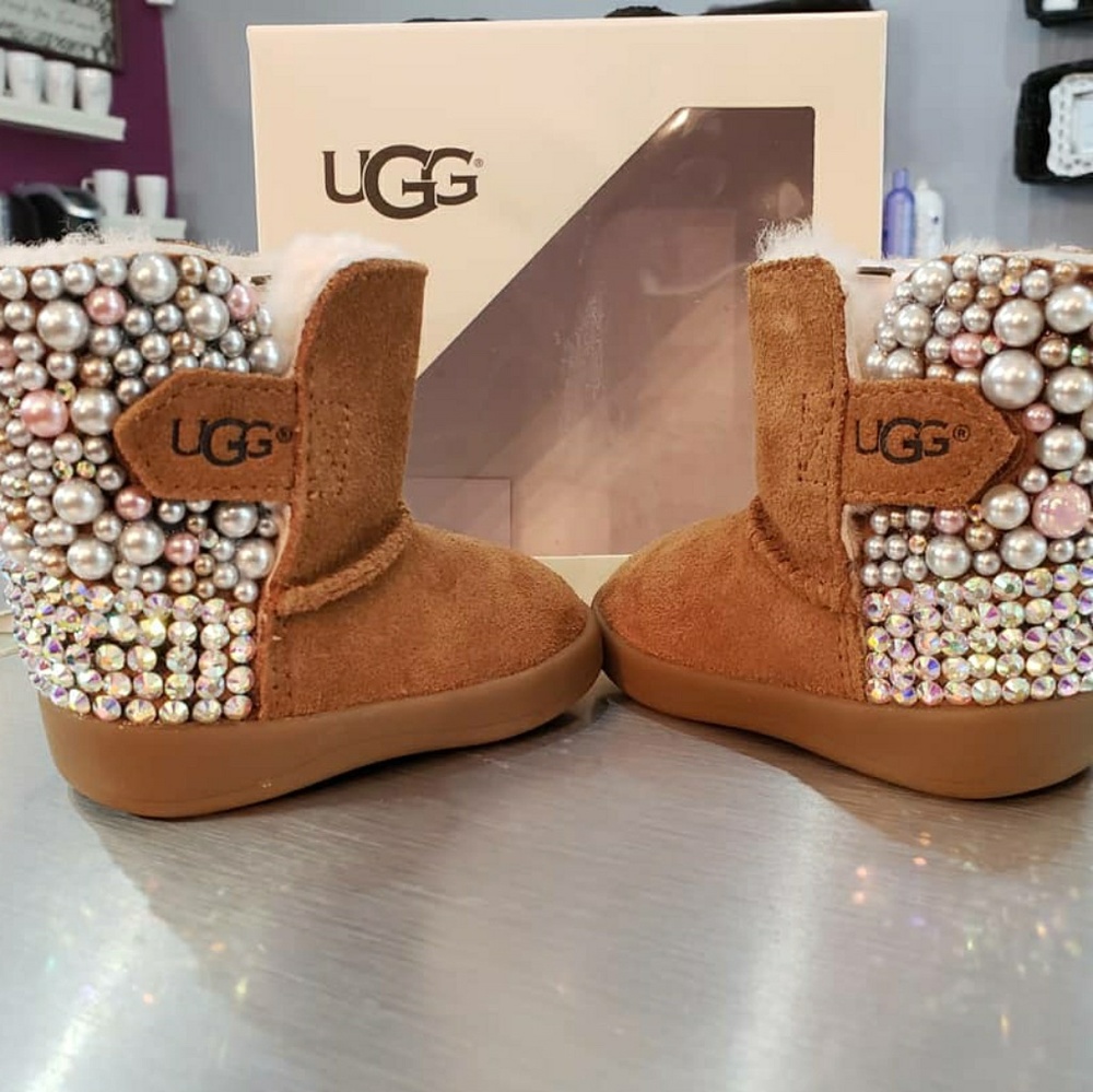 SOLD 😍Toddler custom uggs
